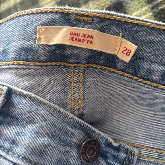 Premium Levi’s Dad Jeans in Light Wash - Picture 6 of 9
